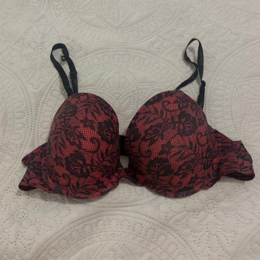 Kathy Ireland Intimates LACE 38-C PUSH UP Bra BURGUNDY & BLACK LACE New w/tags Kathy Ireland Intimates LACE 38-C PUSH UP Bra BURGUNDY & BLACK LACE New w/tags